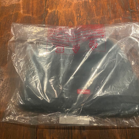 Supreme Kangol Furgora Beanie Dark Green FW2020 - Picture 2 of 4